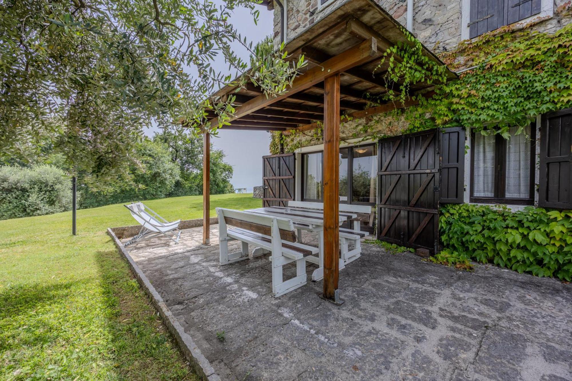Residence San Michele Костермано Экстерьер фото