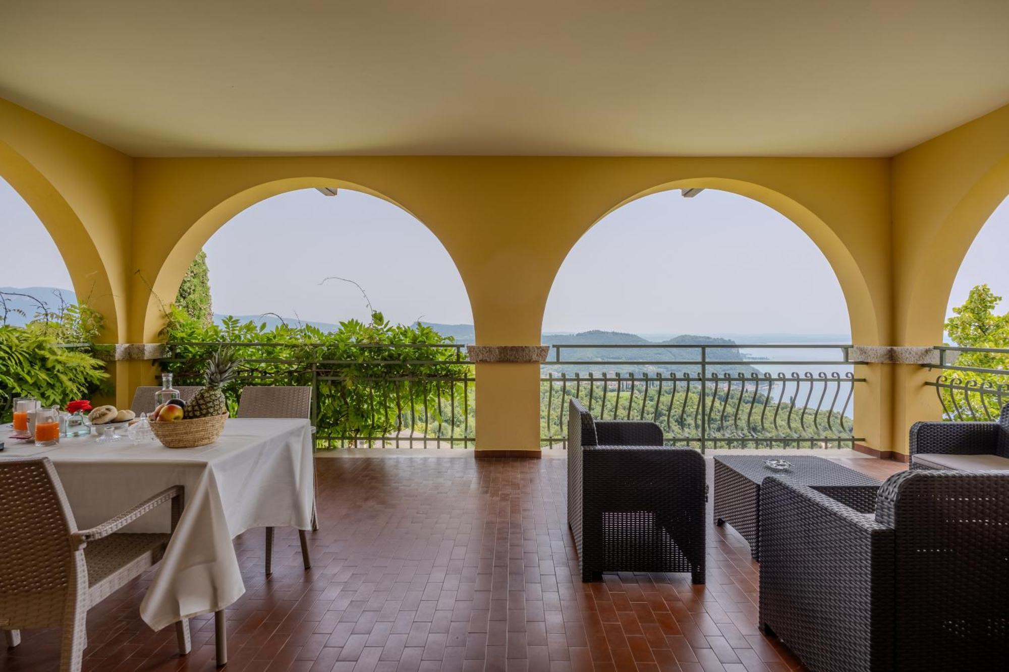 Residence San Michele Костермано Экстерьер фото