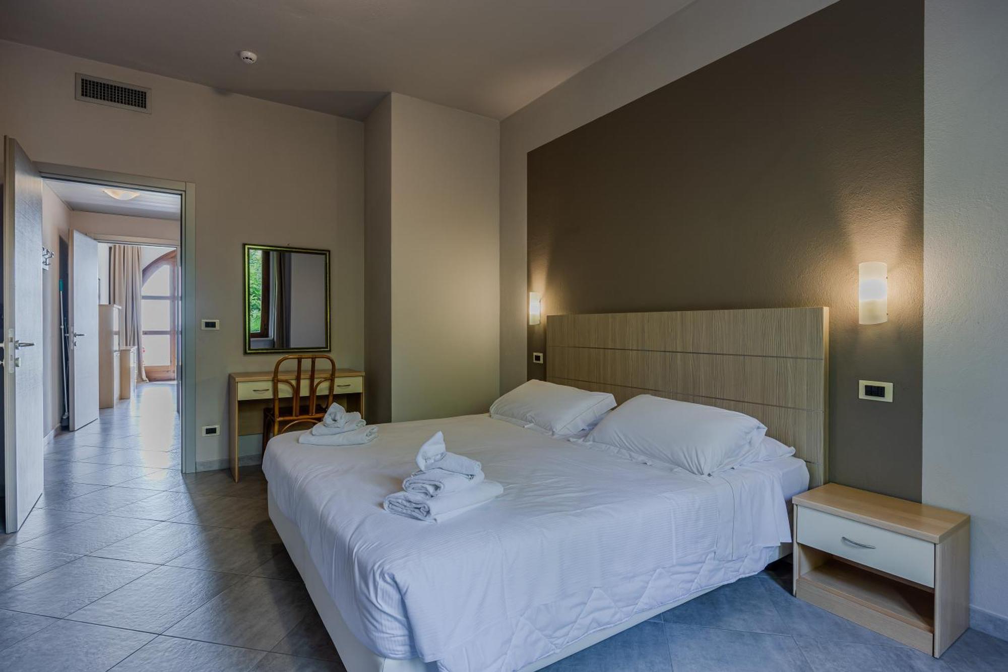 Residence San Michele Костермано Экстерьер фото